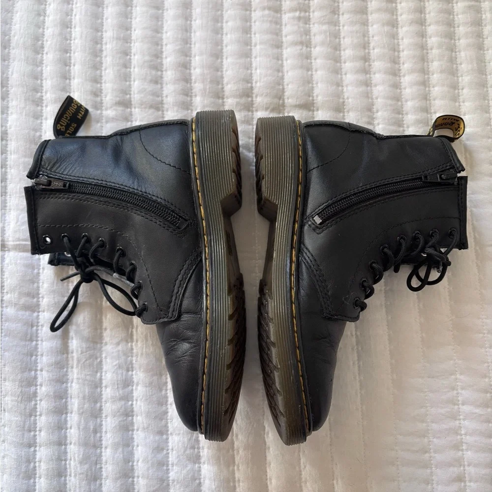 : : DR. MARTENS Kids Boots : :